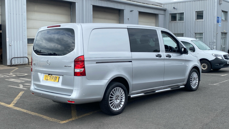 Mercedes-Benz Vito L2 Diesel Rwd 116CDI Premium Crew Van 9G-Tronic
